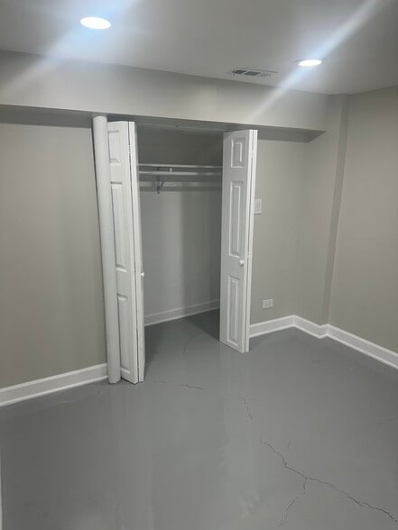 Building Photo - 5135 W 63rd Pl