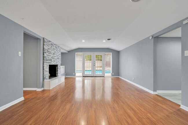 Building Photo - Two Story Rental in Castle Hills