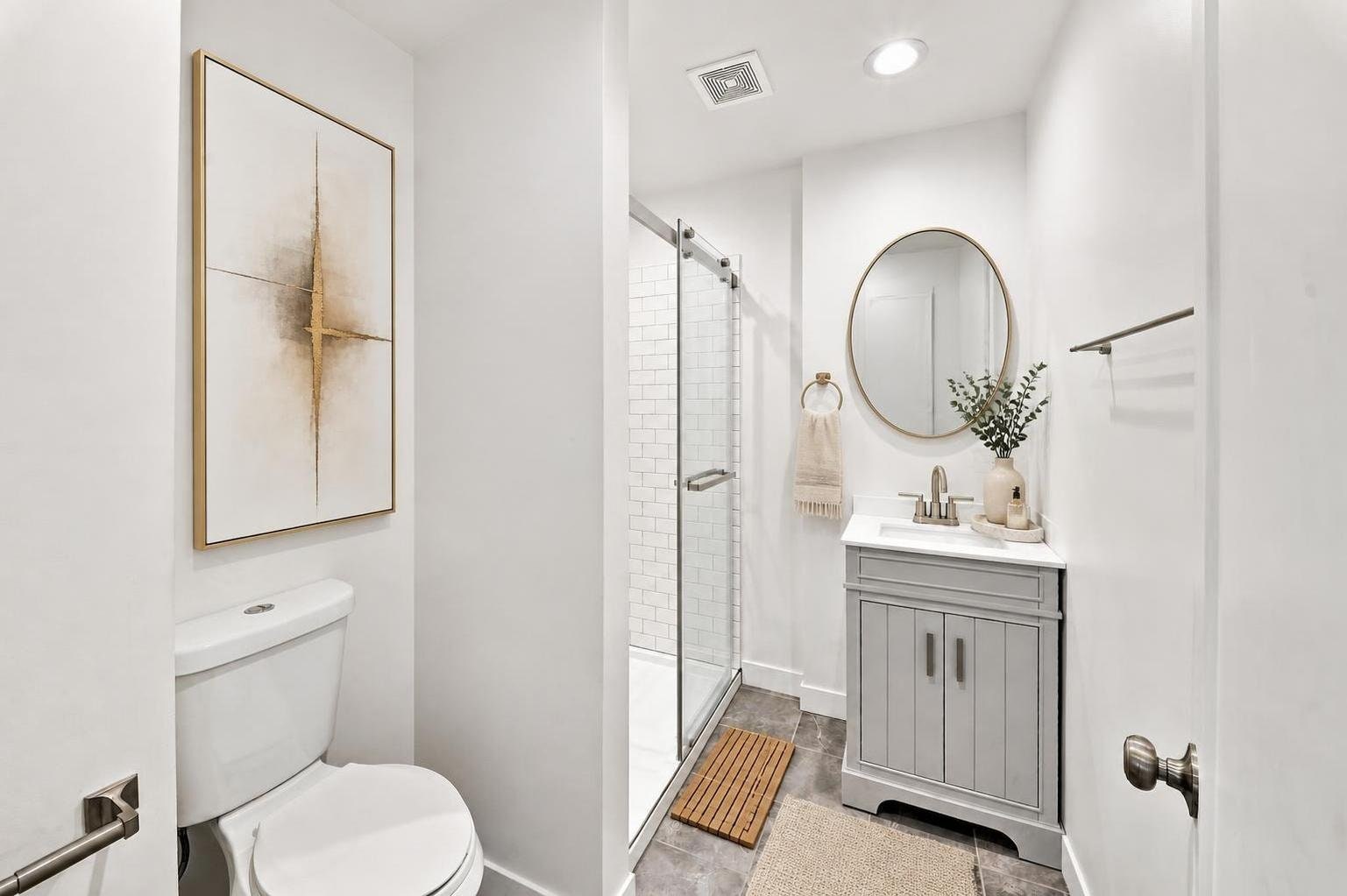 Bathroom - 1931 N St Louis Ave