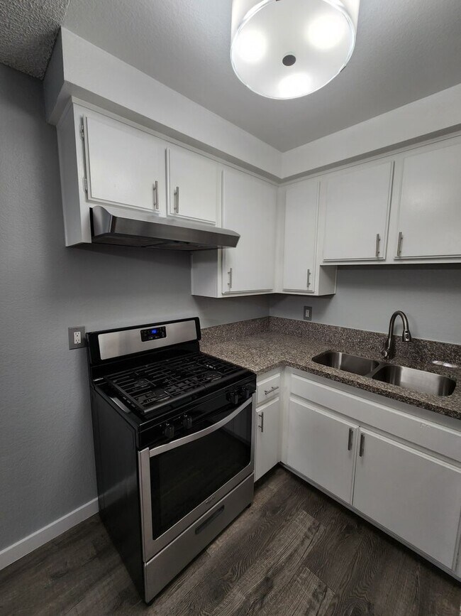 Interior Photo - 12521 Grevillea Avenue