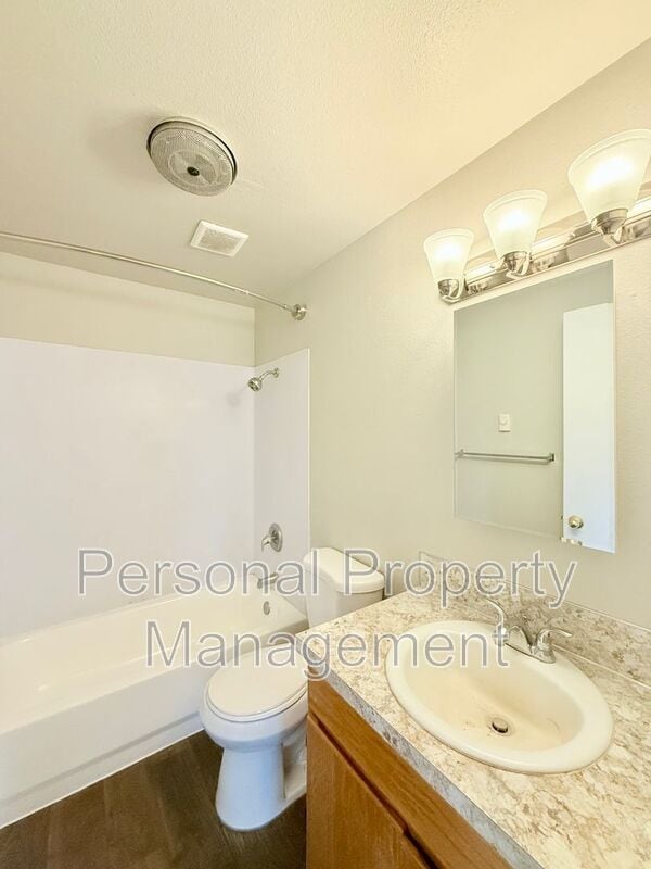 Building Photo - 506 E 34th St