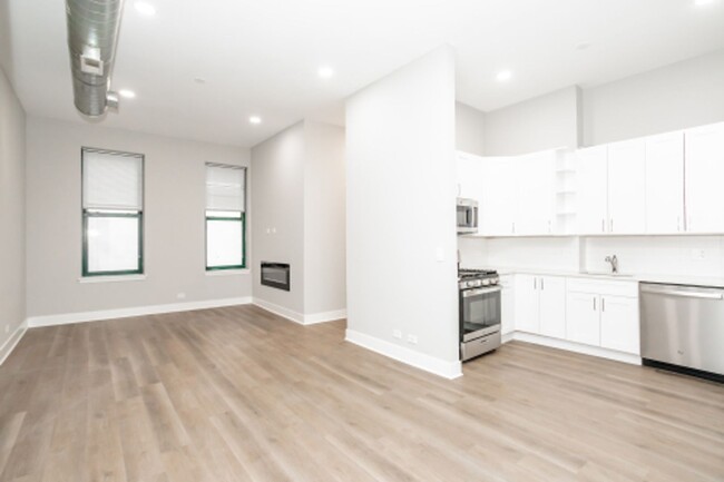 Primary Photo - Gorgeous One Bedroom Apartment in Central ...