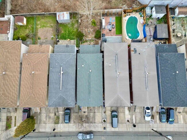 Building Photo - 711 Bergen St