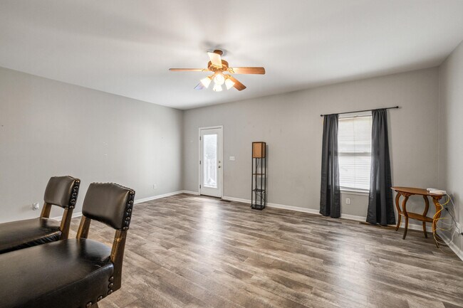 Building Photo - 377 Church St