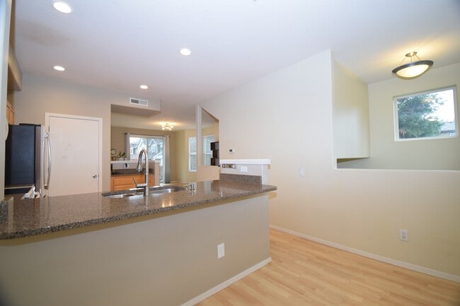 Building Photo - 232 NE 76th Ave