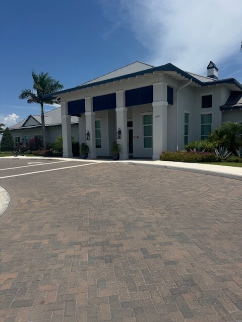 Building Photo - 1545 SE Crosswood Wy