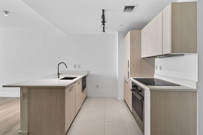 Building Photo - 501 NE 31st St