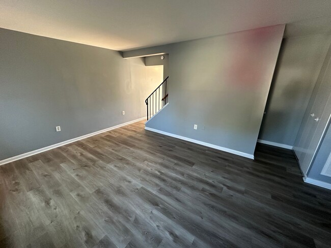 Building Photo - Henrico County Townhouse! 3 beds, 1.5 bath...