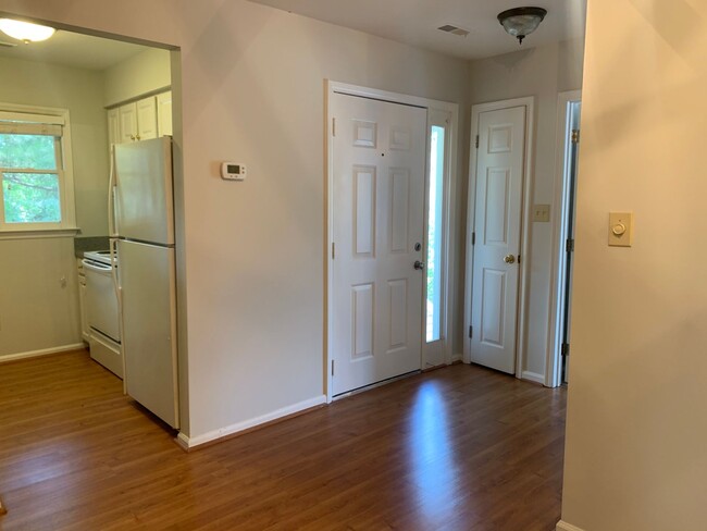 Building Photo - 2 Bed | 2 Bath Condo In Raleigh with Large...