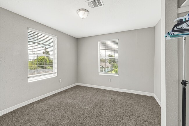 Building Photo - 306 E 38th St