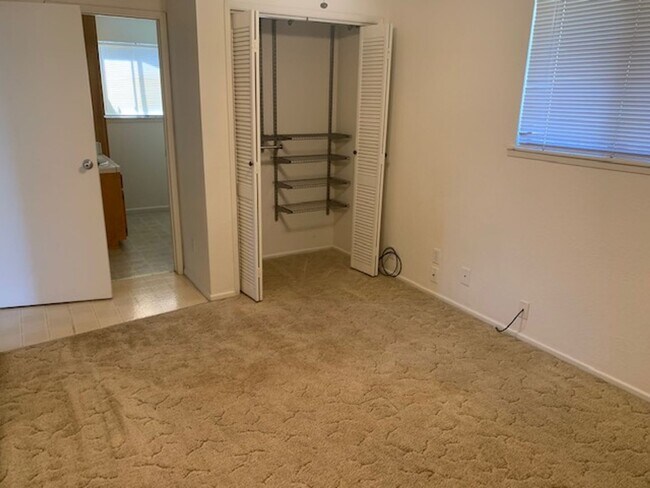 Building Photo - One Bedroom, Stand alone apartment on priv...