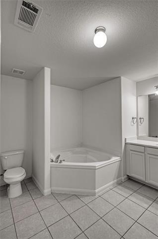 Building Photo - 604 Hidden Dale Dr