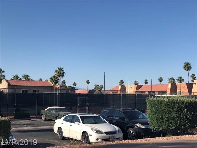 Building Photo - 4401 Alexis Dr