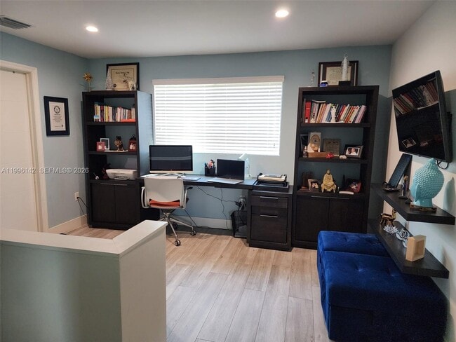 Building Photo - 1411 SW 66th Ave