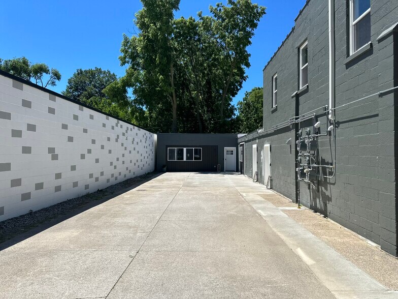 Building Photo - 780 Columbia Ave