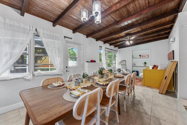 Building Photo - 3101 SW 16th St