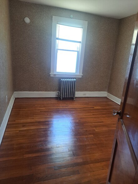 Building Photo - 73 Birdsey St