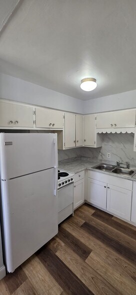 Building Photo - 2252 Maple Ave
