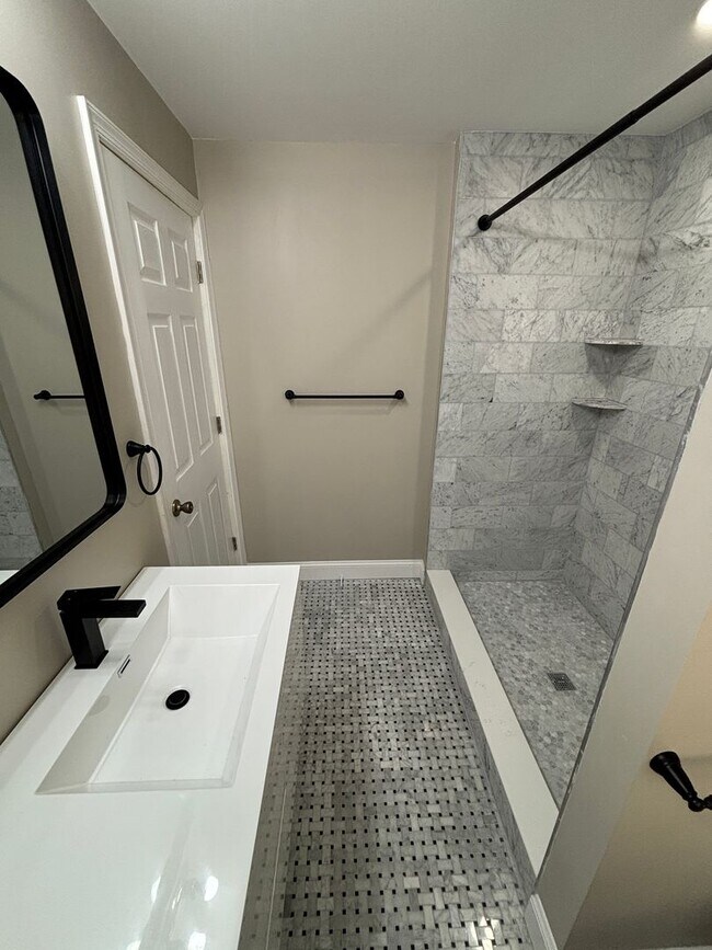 Building Photo - Newly Renovated 3-Bedroom, 2.5-Bath Home i...