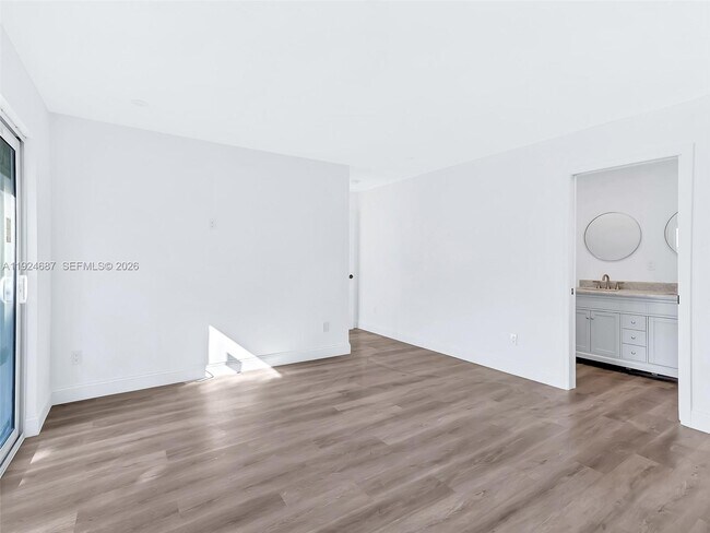 Building Photo - 1520 NE 14th Terrace