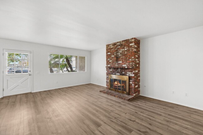 Building Photo - 375 Woodland Pl