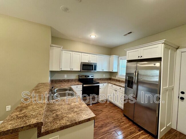 Building Photo - 145 Bruin Dr