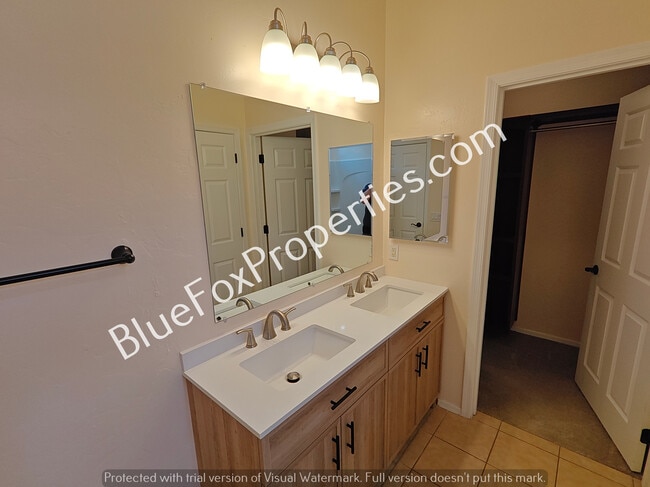 Building Photo - 6621 S De Concini Dr