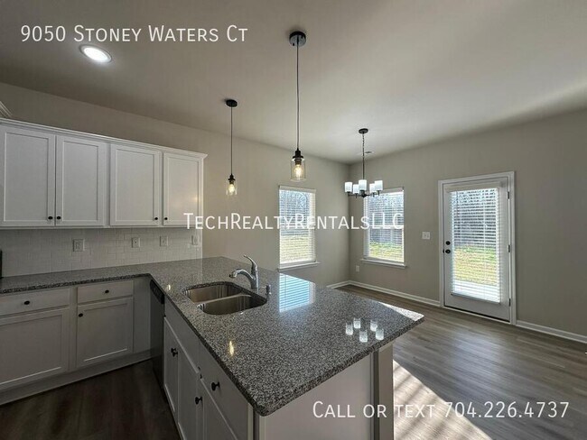 Building Photo - 9050 Stoney Waters Ct