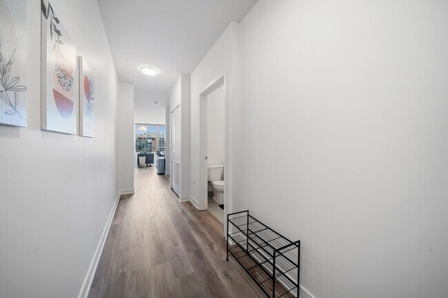 Building Photo - 347 S Clark St