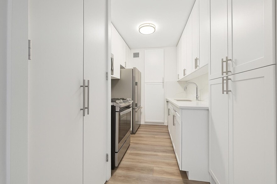 Building Photo - 1735 York Ave