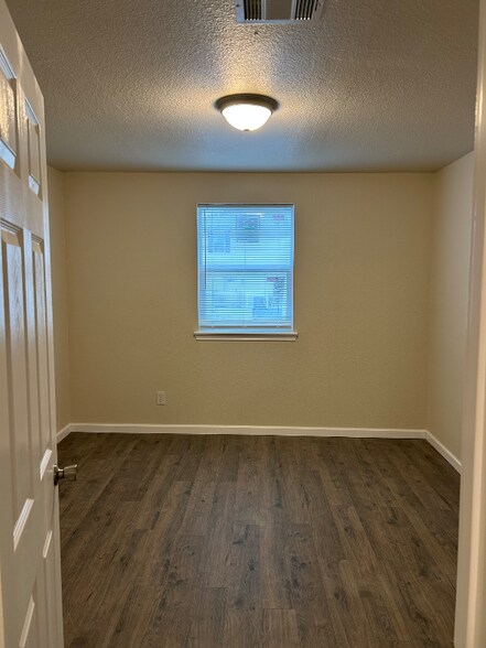 Building Photo - 2600 Harwood St