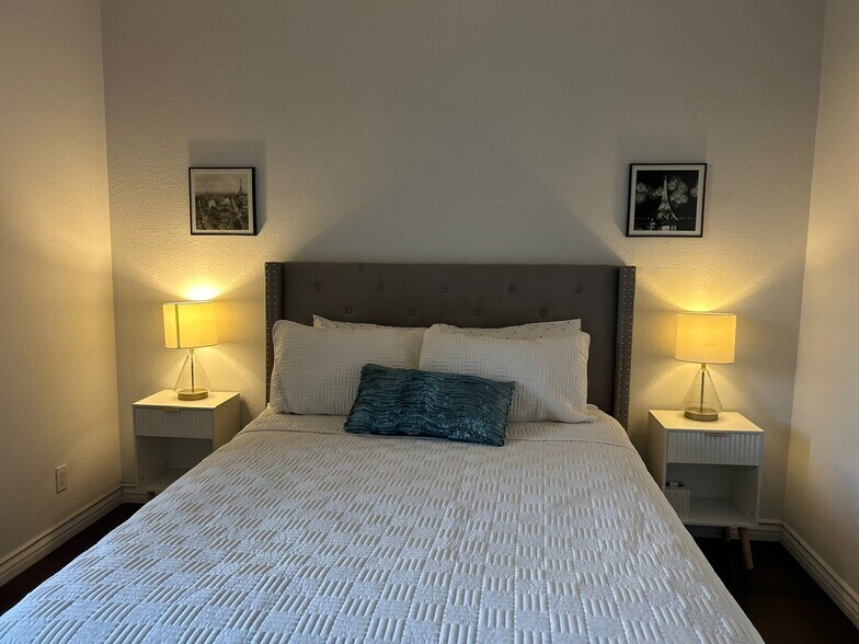 Building Photo - 3913 N Virginia Rd