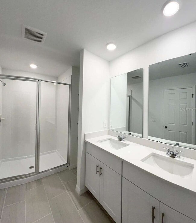 Building Photo - Charming 3-Bedroom Townhome with Private Yard in Clermont