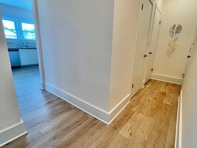 Building Photo - 77 Glenbrook Rd