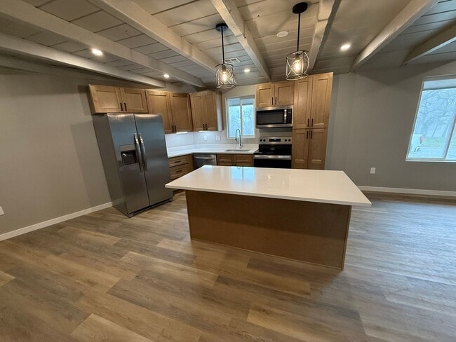 Building Photo - Fully Renovated- 4 bedroom 2 bathroom home