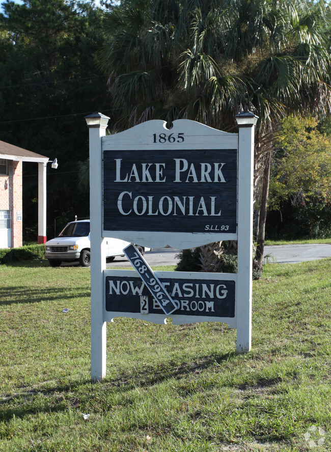 Building Photo - Lake Park Colonial Apartments by ARIUM