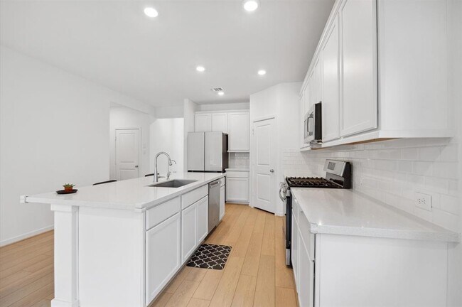 Building Photo - 9514 Du Sable Dr
