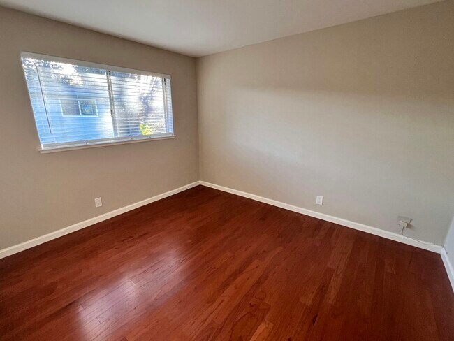 Building Photo - 2047 Montecito Ave