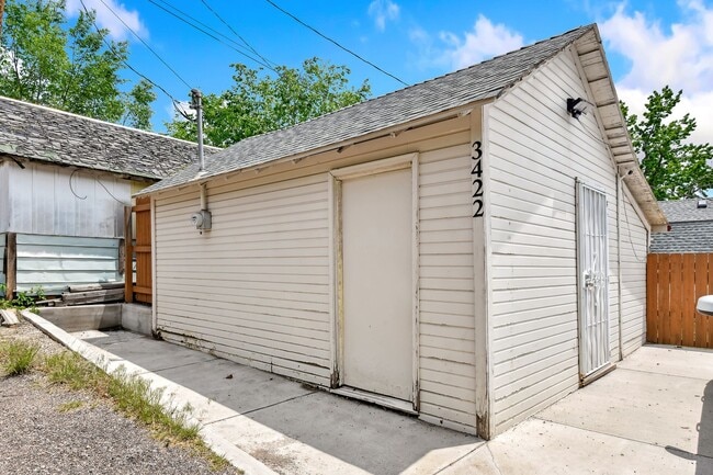 Building Photo - Charming Westside 4 Bedroom Home