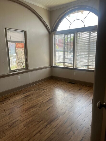 Building Photo - 605 W Galena St