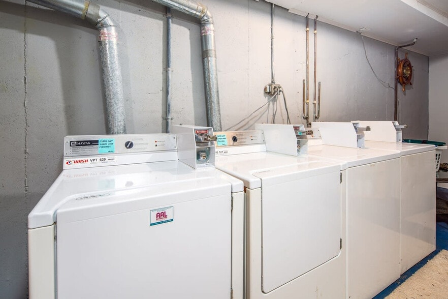 Building Photo - 6542 Bella Vista Dr NE