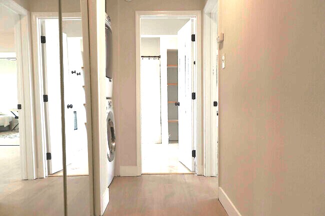 Building Photo - 1375 Keniston Ave