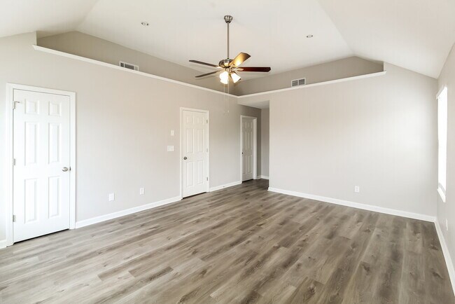 Building Photo - 2462 Raven Cir