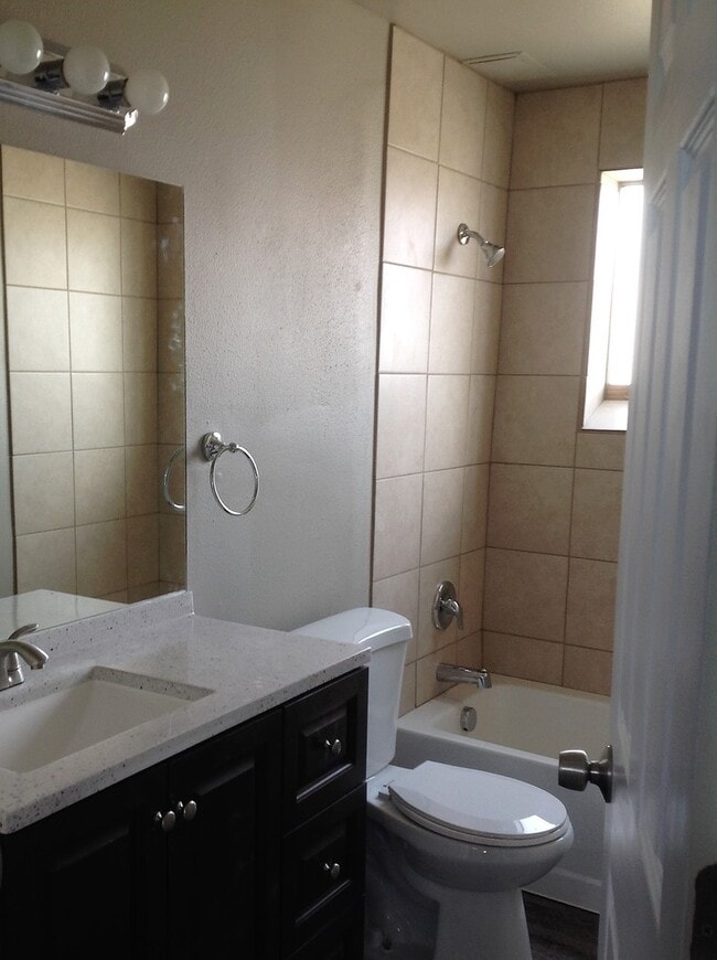 Building Photo - 1306-1308 N. Stout Rd.