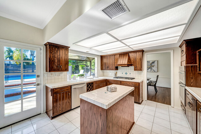 Building Photo - 30428 Penrod Dr