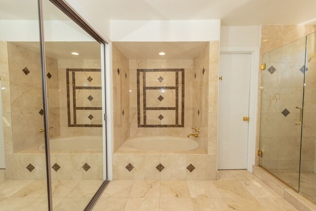 Building Photo - 4 Bedroom / 3 Bathroom Home With Panoramic...