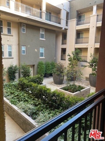 Building Photo - 6020 S Seabluff Dr