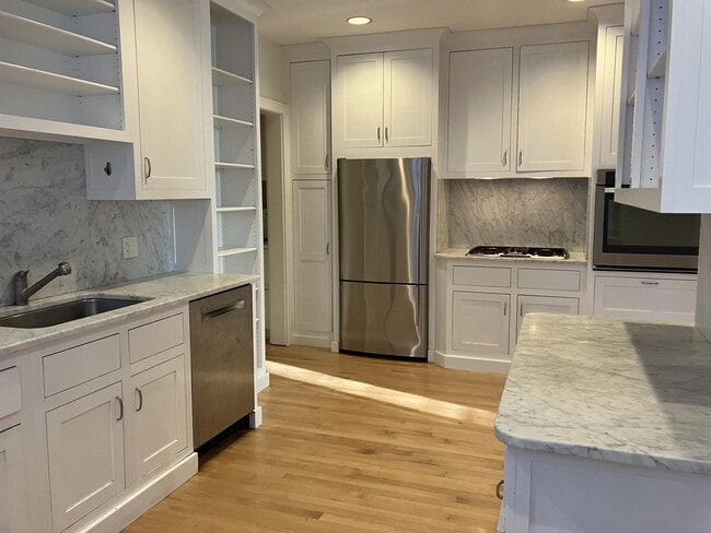 Building Photo - 322 Spring St