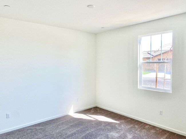 Building Photo - Spacious 4-Bed, 2-Bath Single-Level Home Near Boris Elementary