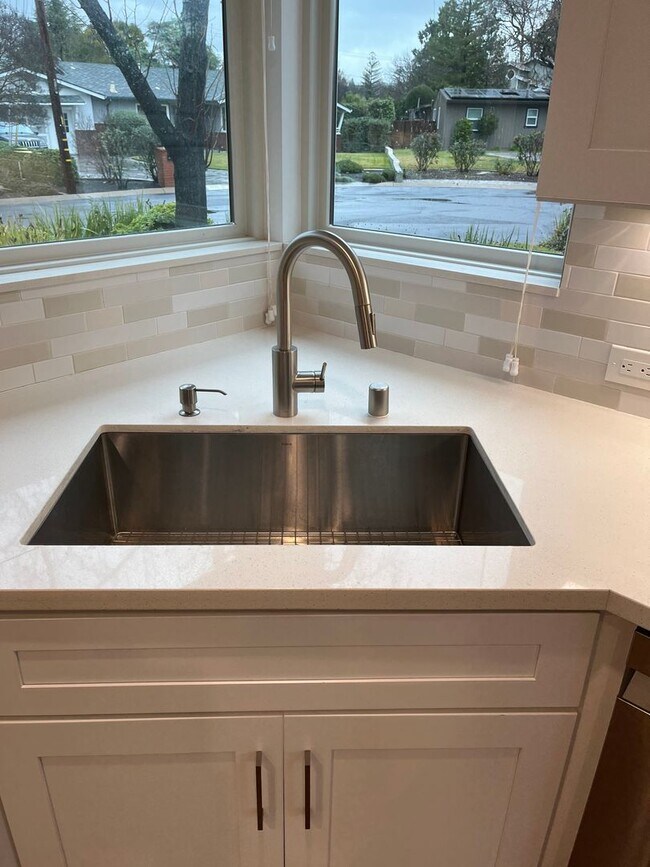 Building Photo - Newly Remodeled - 4/2 Concord Rancher - Lo...